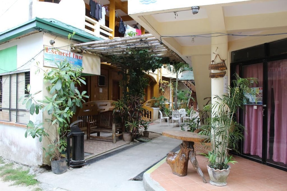 Escurel Inn 1/24