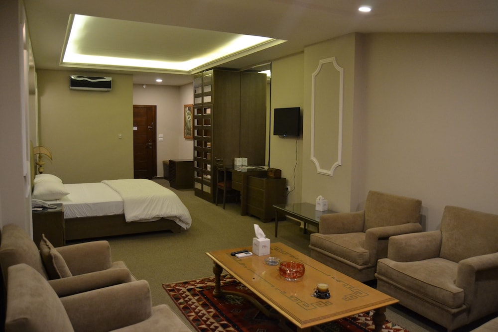 PLATINUM HOTEL 32/45