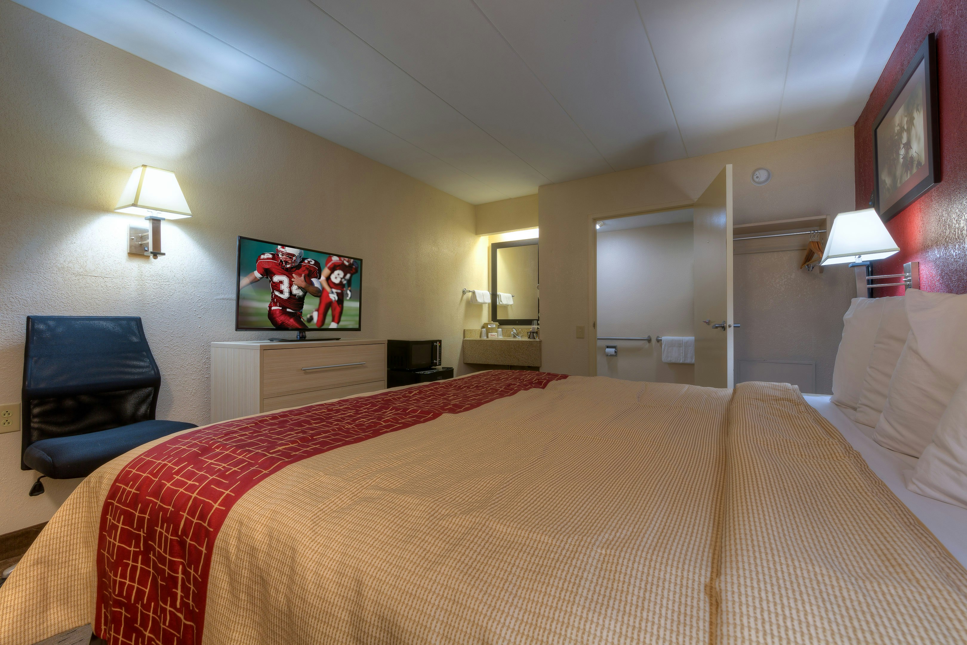 DELUXE, KING BED, ACCESSIBLE