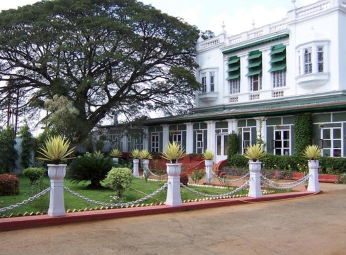THE GREEN HOTEL 53/59