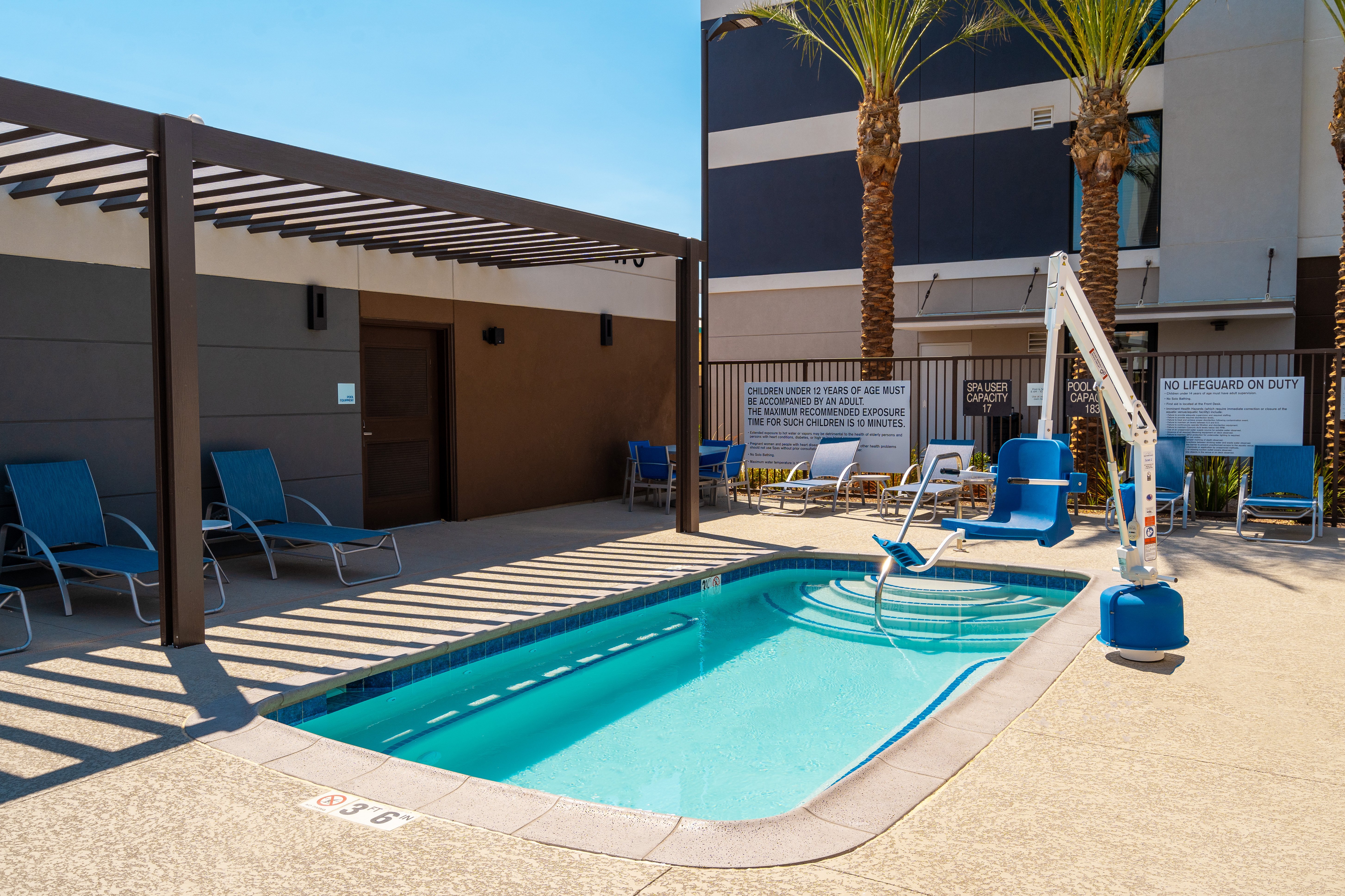 Holiday Inn Express And Suites Las Vegas E Tropicana 31/52