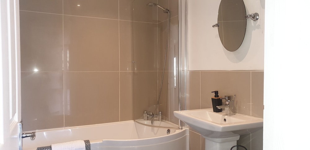 Monkton Court Hotel 47/50