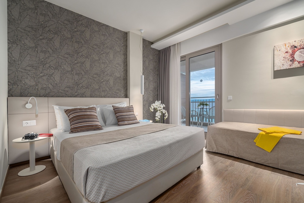 Ammon Zeus Luxury Beach Hotel 16/51