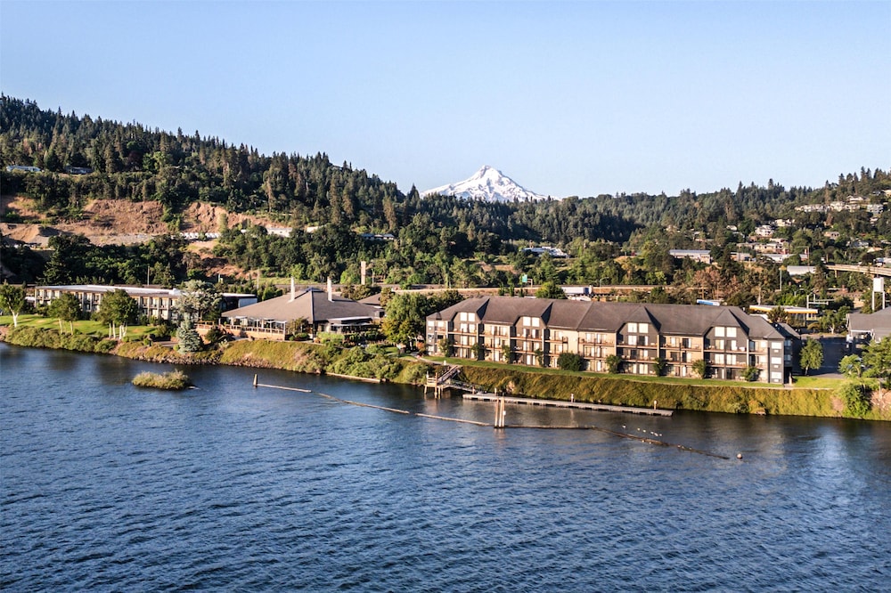 Best Western Plus Hood River Inn 73/80