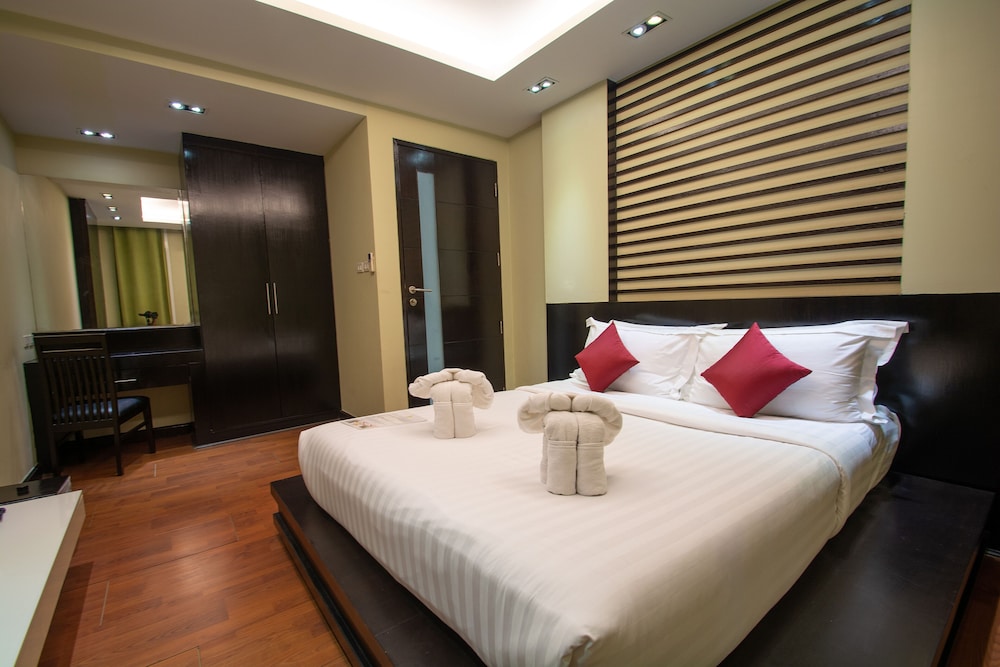 Peach Blossom Resort 12/50