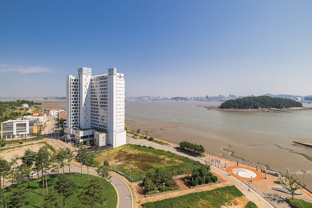 Ocean Soleview Hotel 55/57