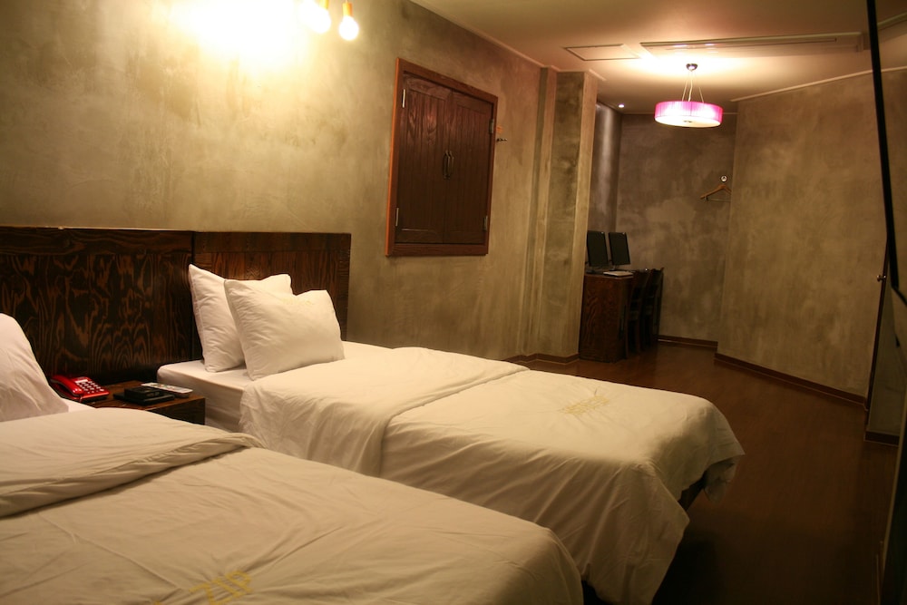 DELUXE, TWIN BEDS