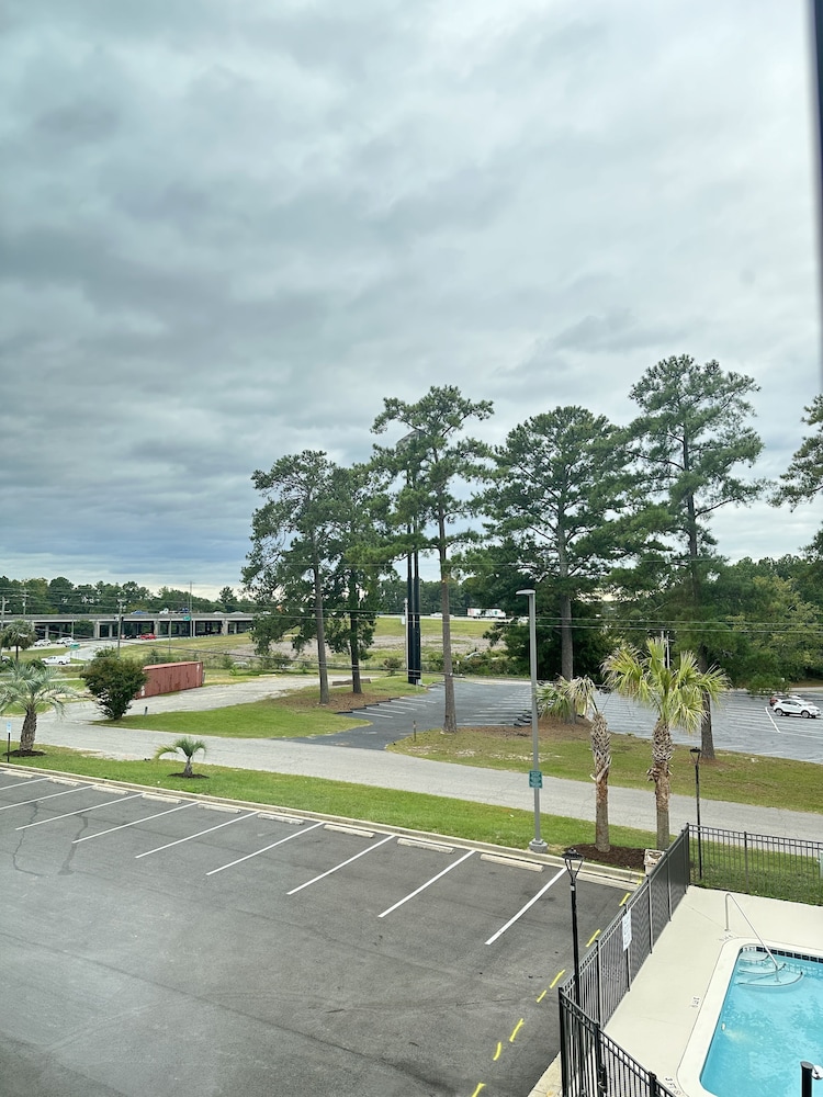 La Quinta Inn by Wyndham Columbia NE / Fort Jackson, SC 33/55