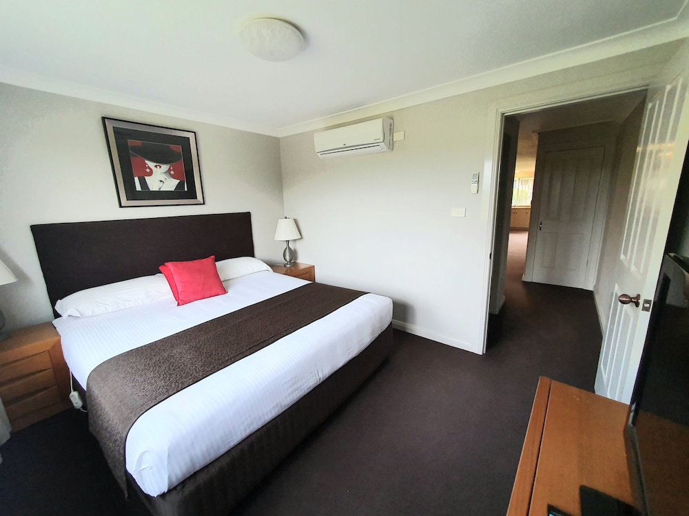 Mcnevins Tamworth 18/37