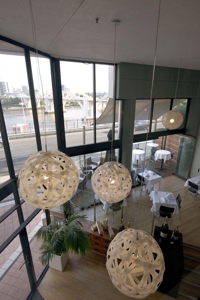 PARK REGIS NORTH QUAY 41/58