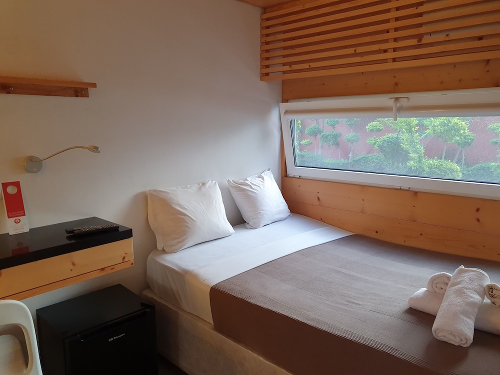 Liv Inn Guest House 6/46