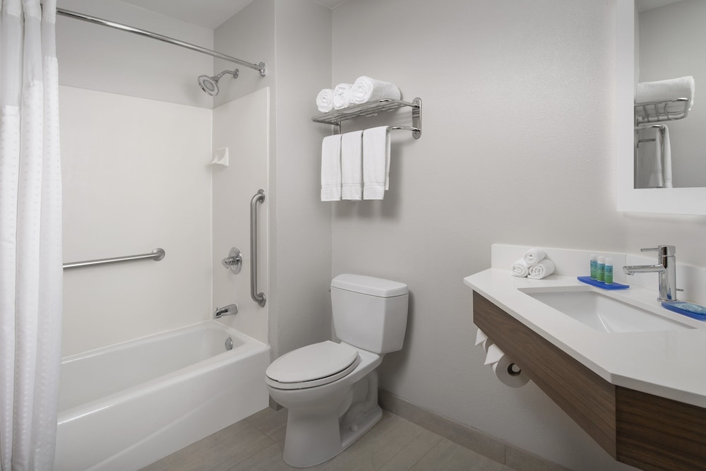 Holiday Inn Express San Antonio N-Riverwalk Area 15/49