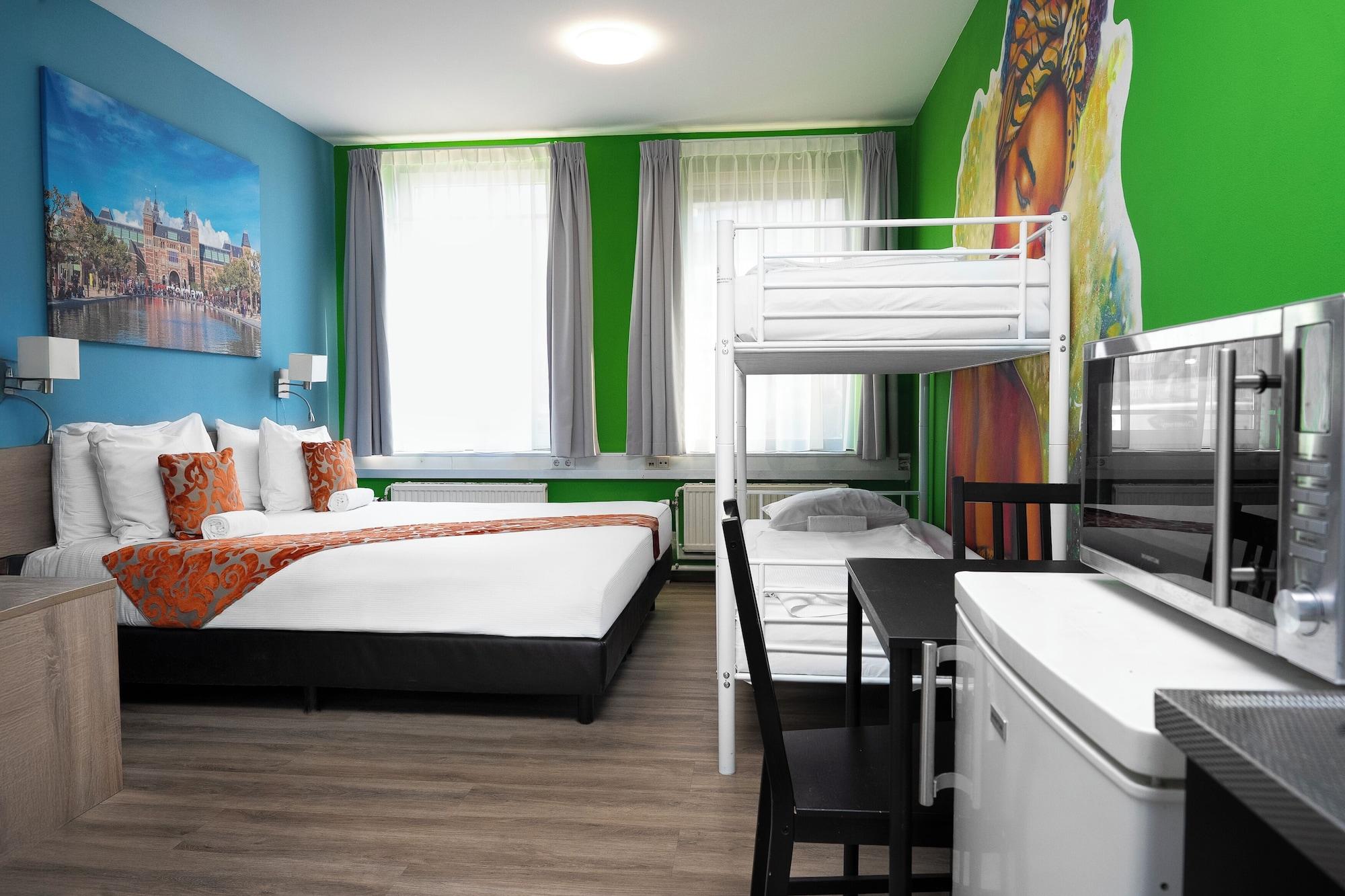 Economy, Multiple Beds، Amsterdam Teleport Hotel 2/3