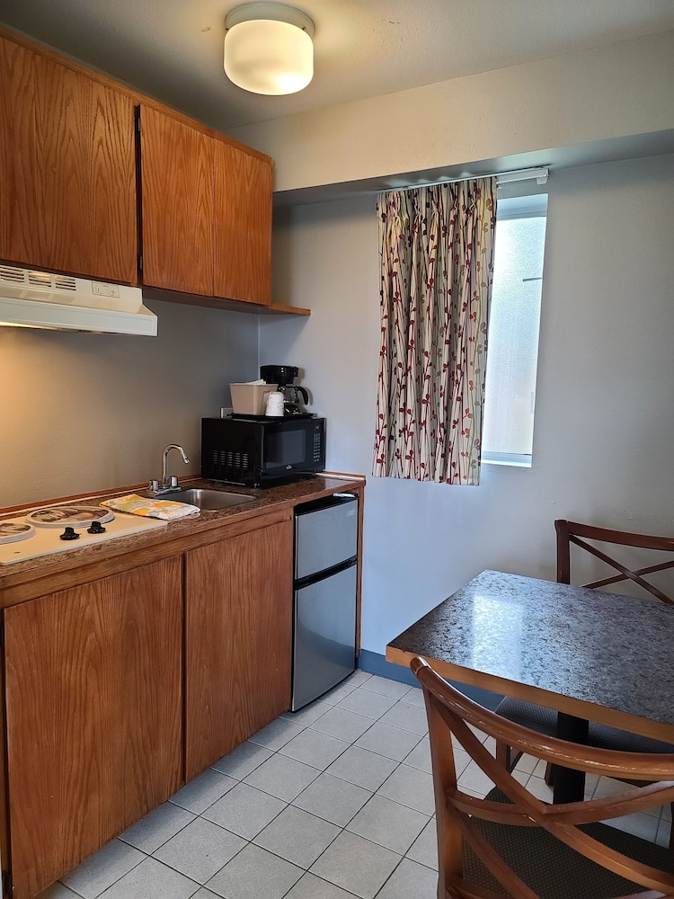 Tulip Inn 4/32