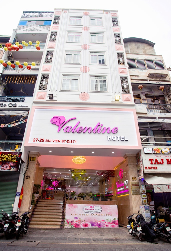 Valentine Hotel 1/50