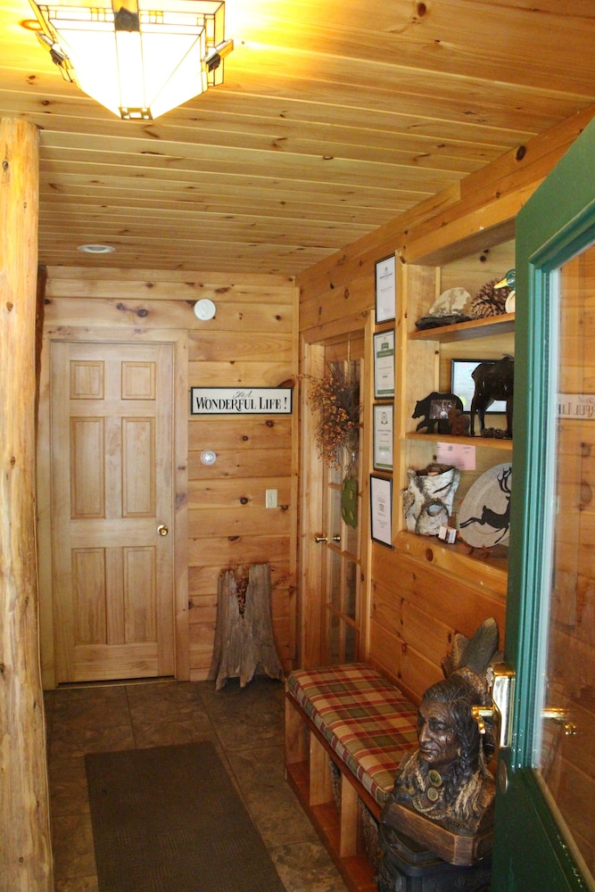 Kiwassa Lake Bed & Breakfast and Cabins 12/50