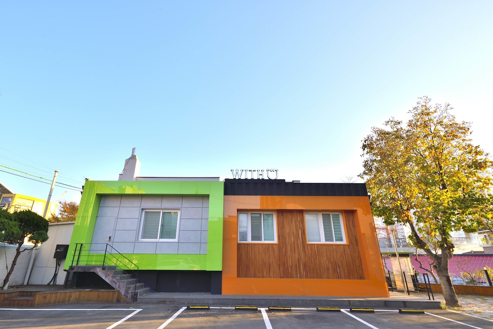 With U Hotel & Guesthouse 3/50