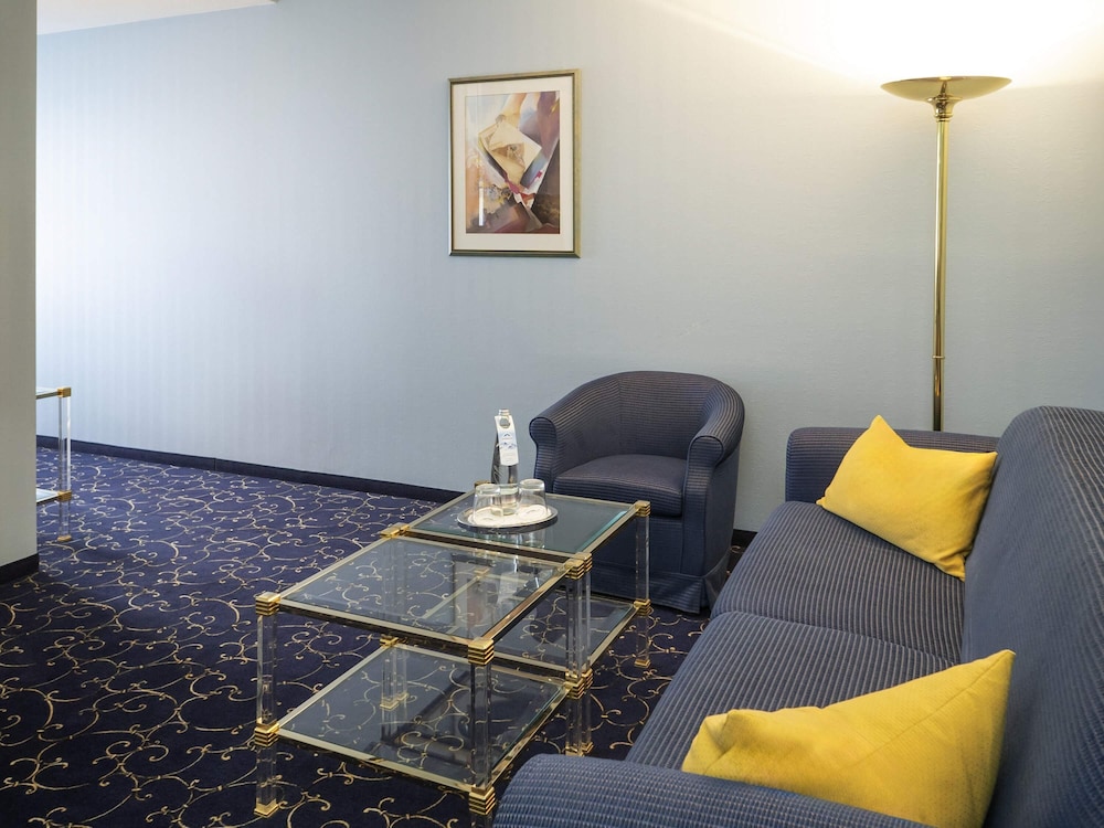 Atomis Hotel Munich Airport by Mercure 42/50