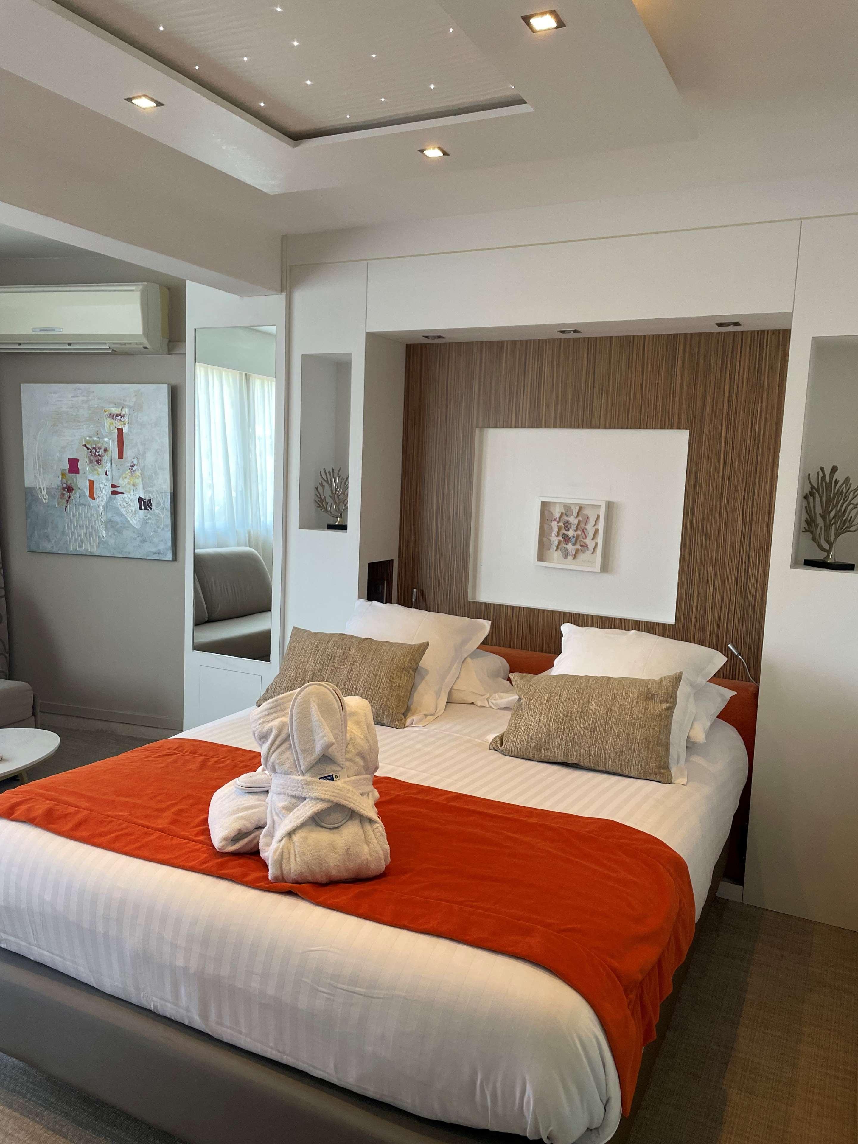 Room, Double Bed