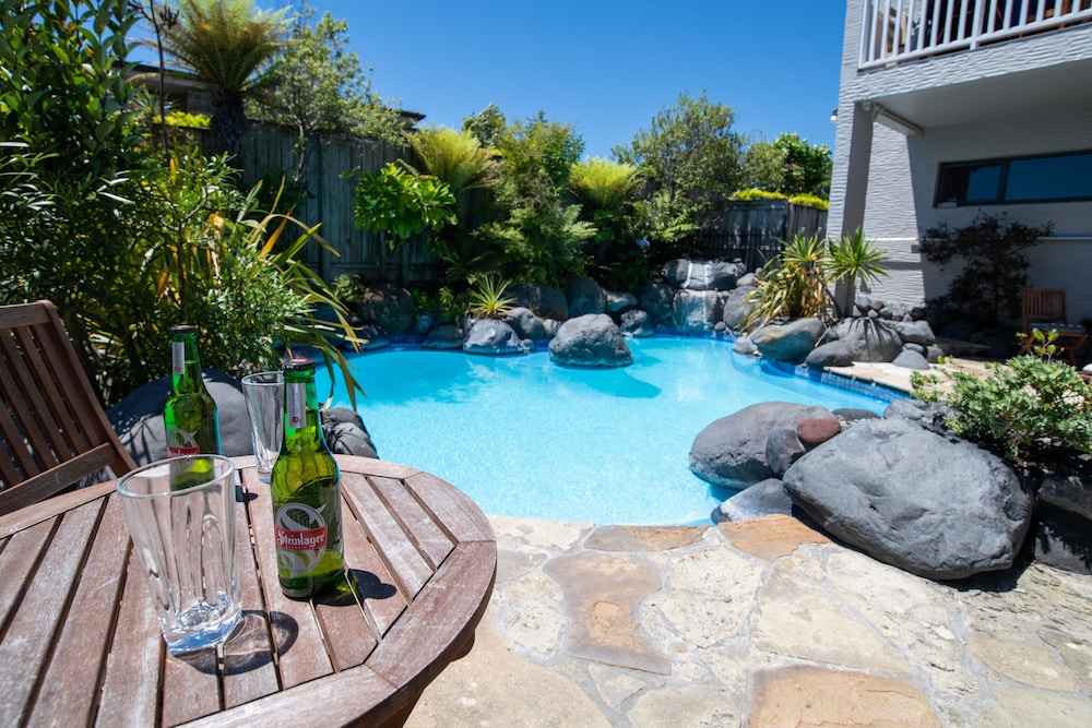 swimming pool spa