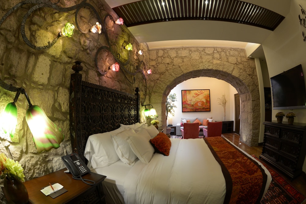 De La Soledad Hotel 42/67