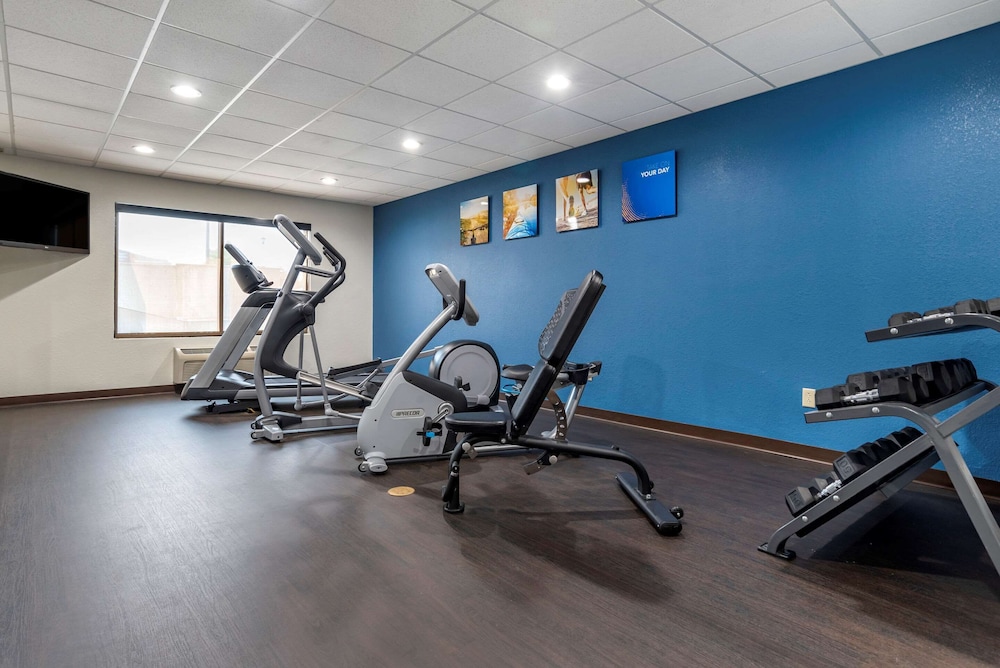Comfort Suites Pell City near Logan Martin Lake 20/39