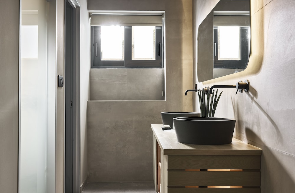 Cama Luxury Suites 57/58
