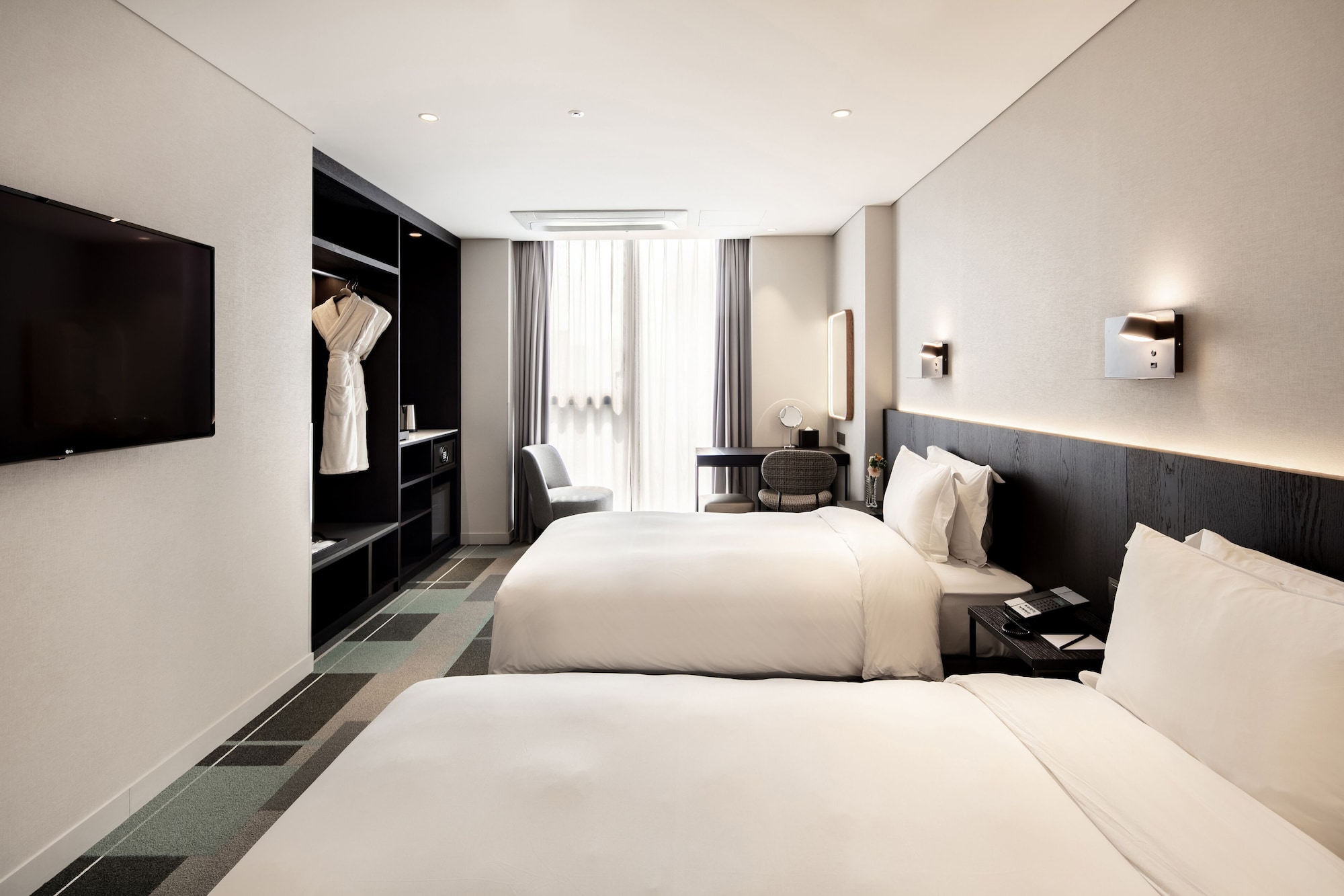 ROOM, QUADRUPLE