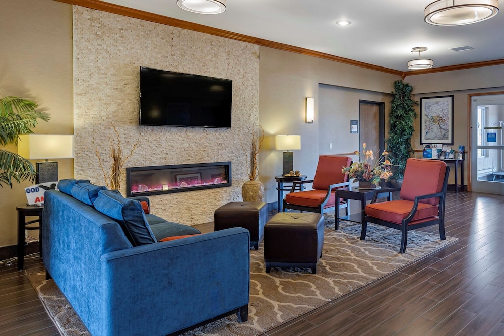 Comfort Inn & Suites Greenville I-70 23/34