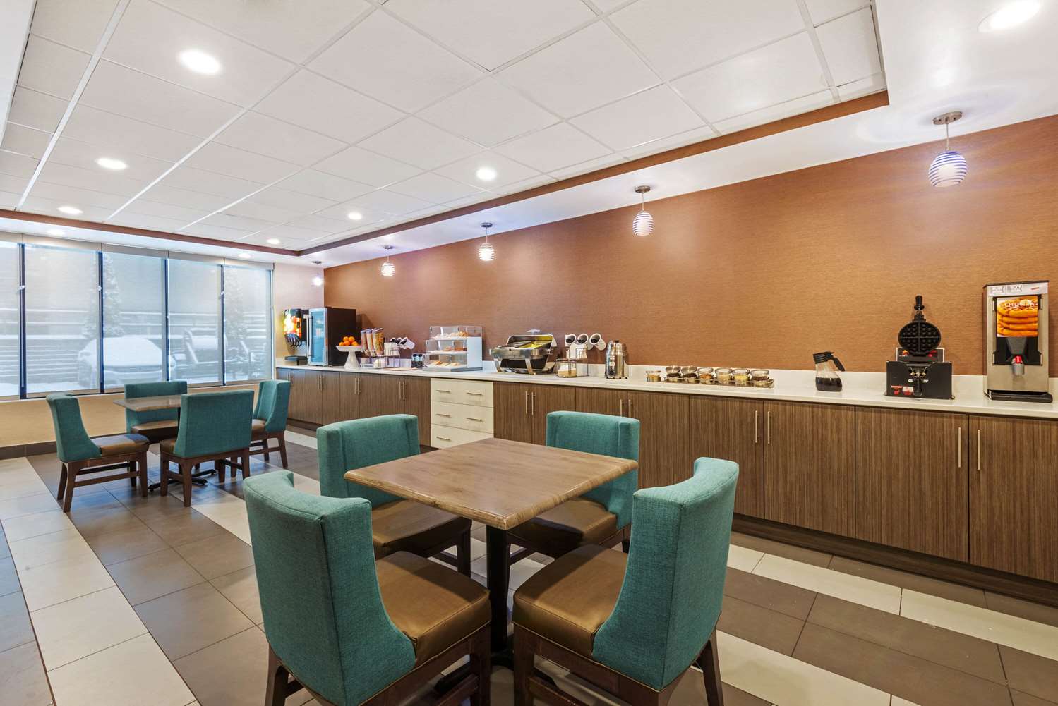 La Quinta Inn and Suites by Wyndham Jamestown 38/46
