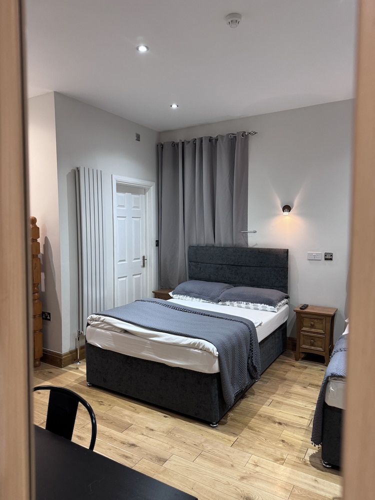 جناح بأسرّة بطابقين، Skylark B &amp; B 2/8