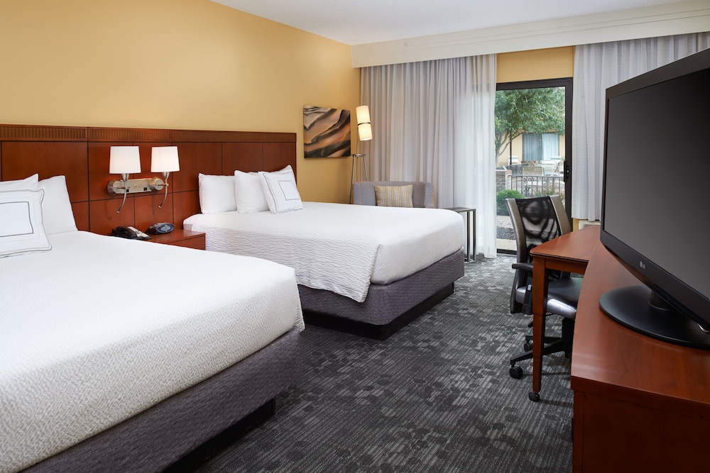 Courtyard by Marriott Kansas City Overland Park/Metcalf, South of College Boulevard 14/56