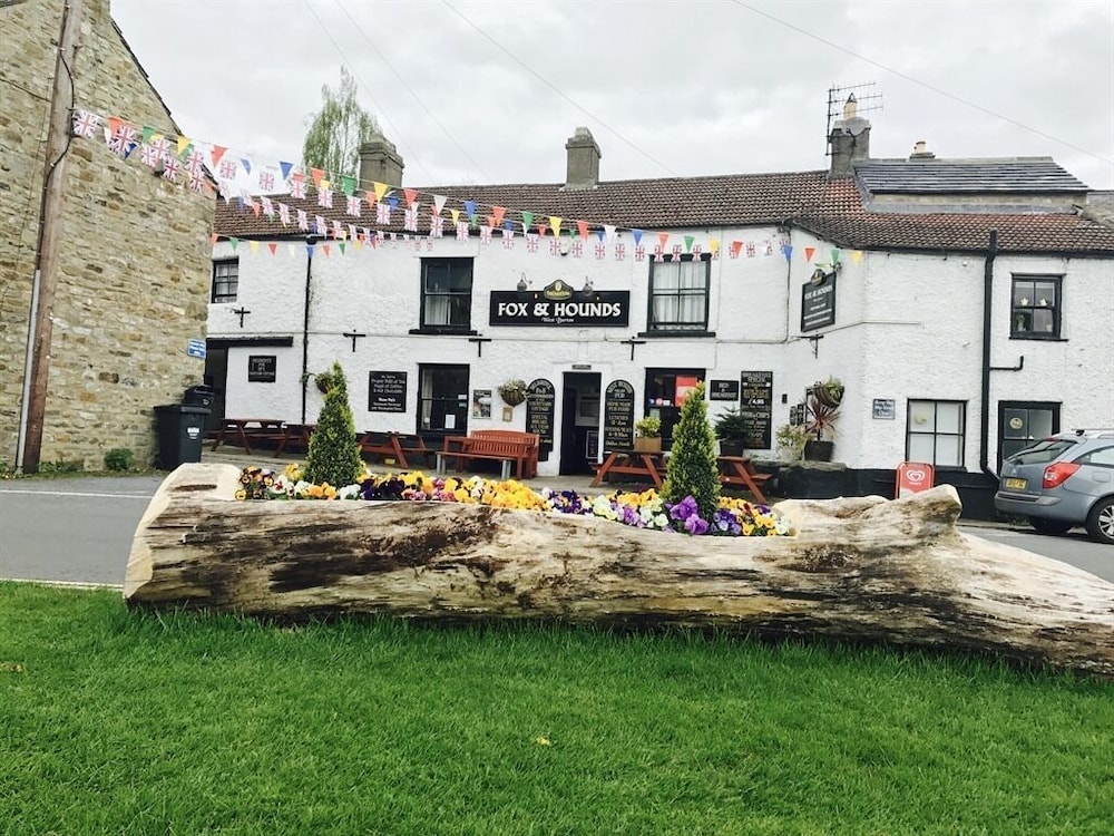 The Fox & Hounds Inn 33/35