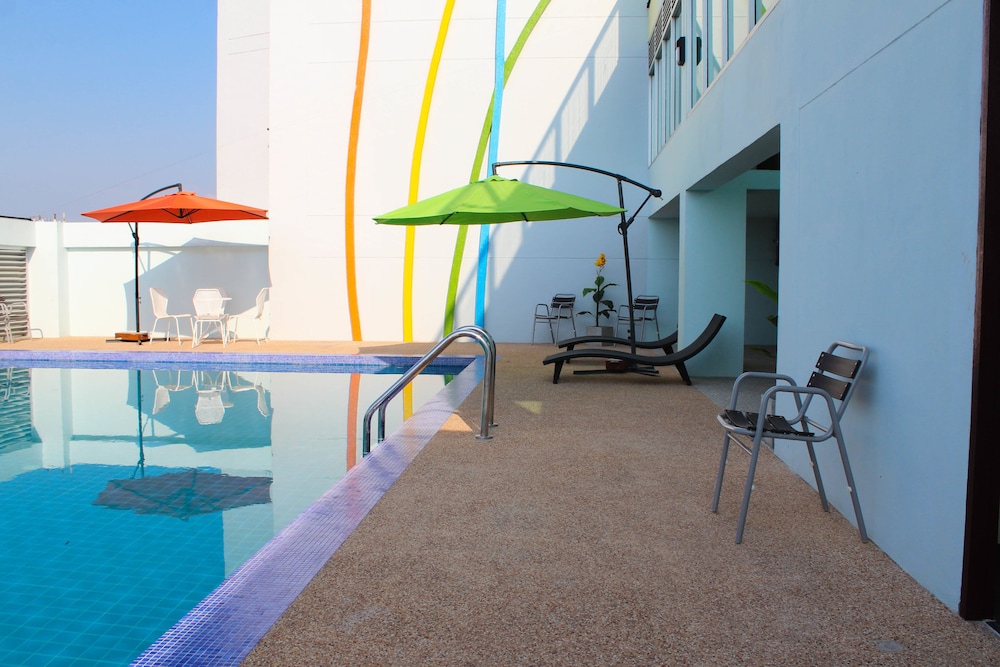 42C The Chic Hotel 48/49