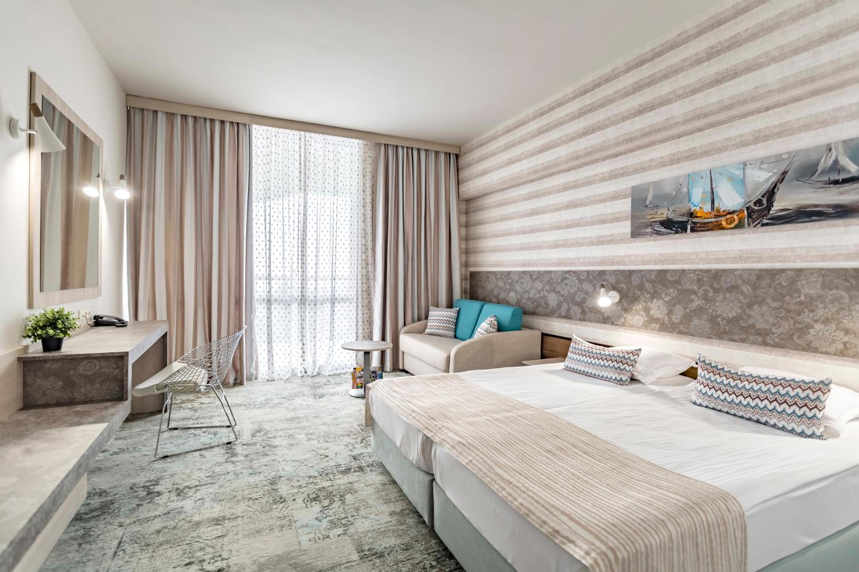 Deluxe, Double or Twin Bed