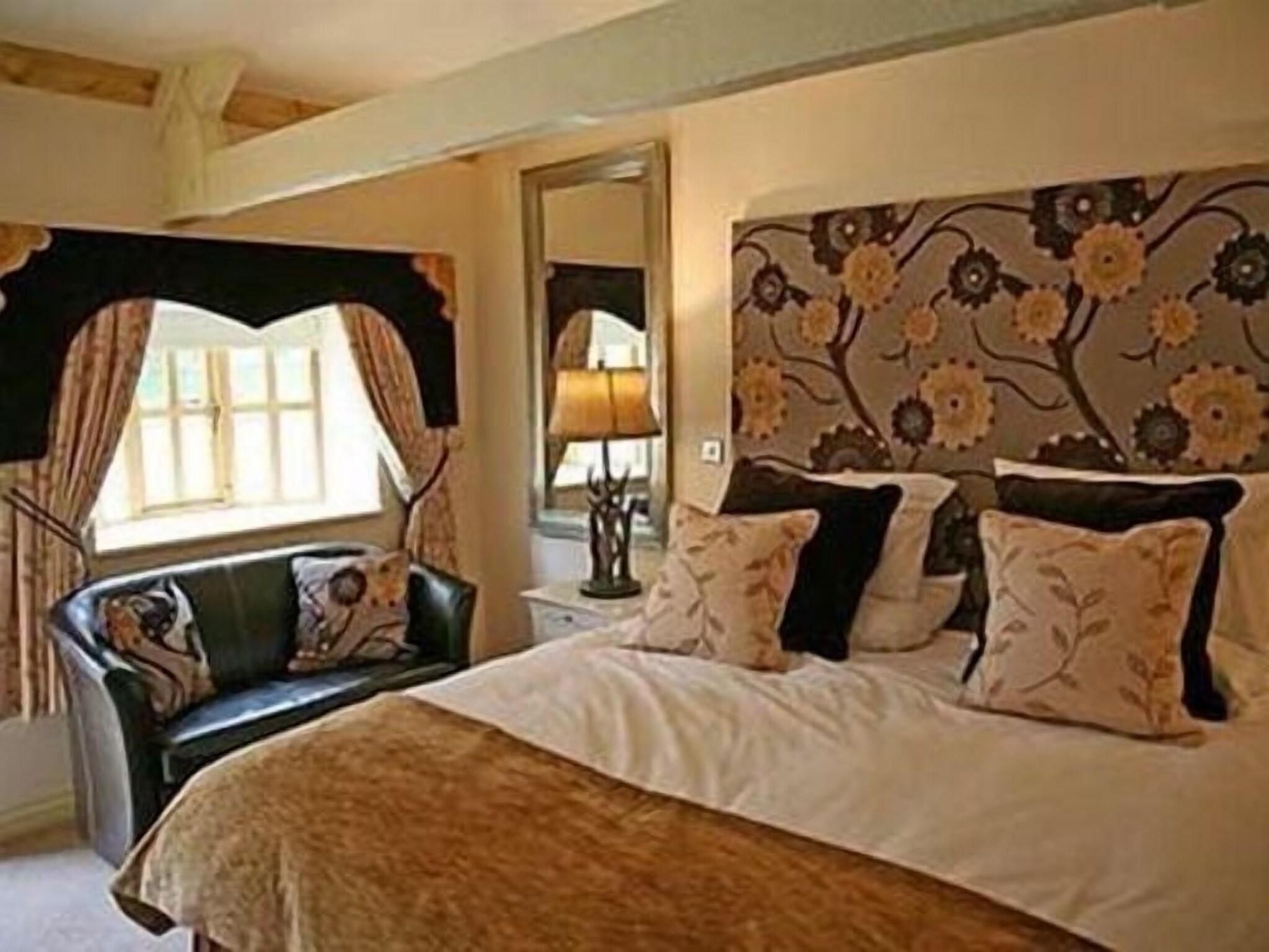 The Brace of Pheasants - Inn 8/33