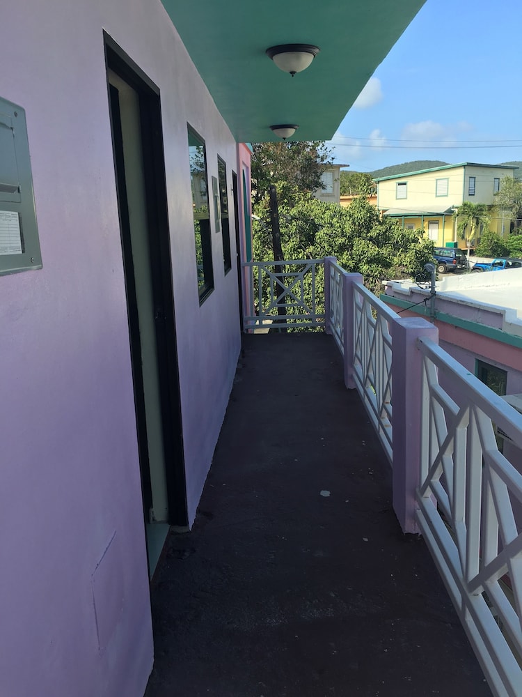Mamacita's Guest House 3/26