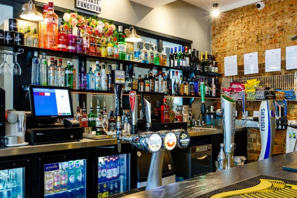 Ruby Pub & Hotel 29/33