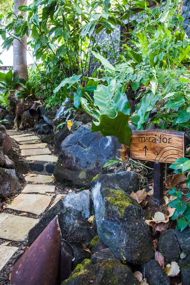 Jicaro Island Ecolodge 42/44