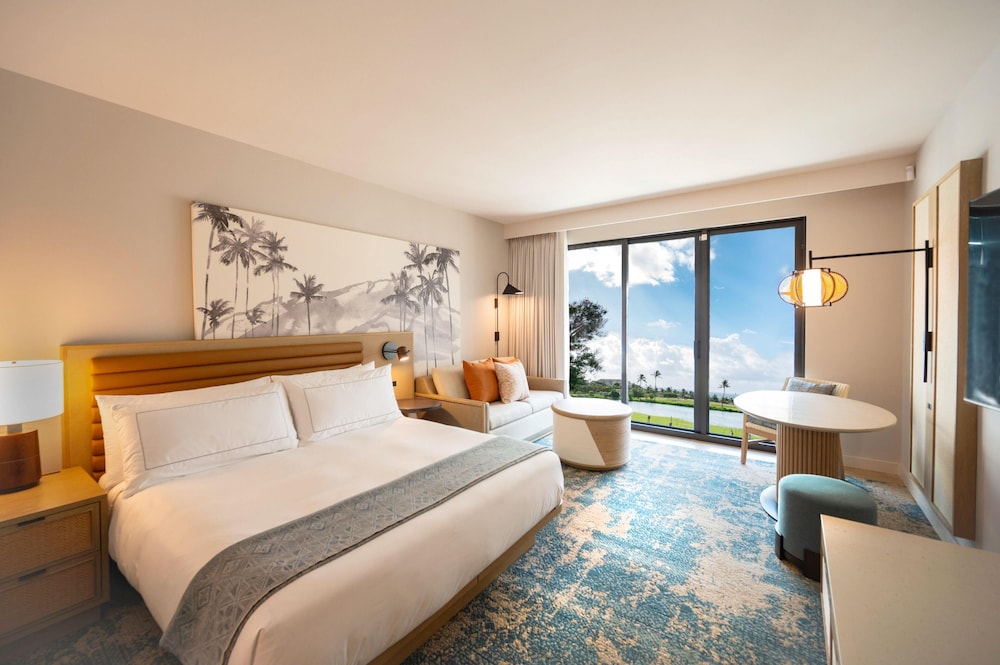 Room, King Bed, Lagoon View, Accessible، Hale Hokuala Kauai, Curio Collection By Hilton 1/4