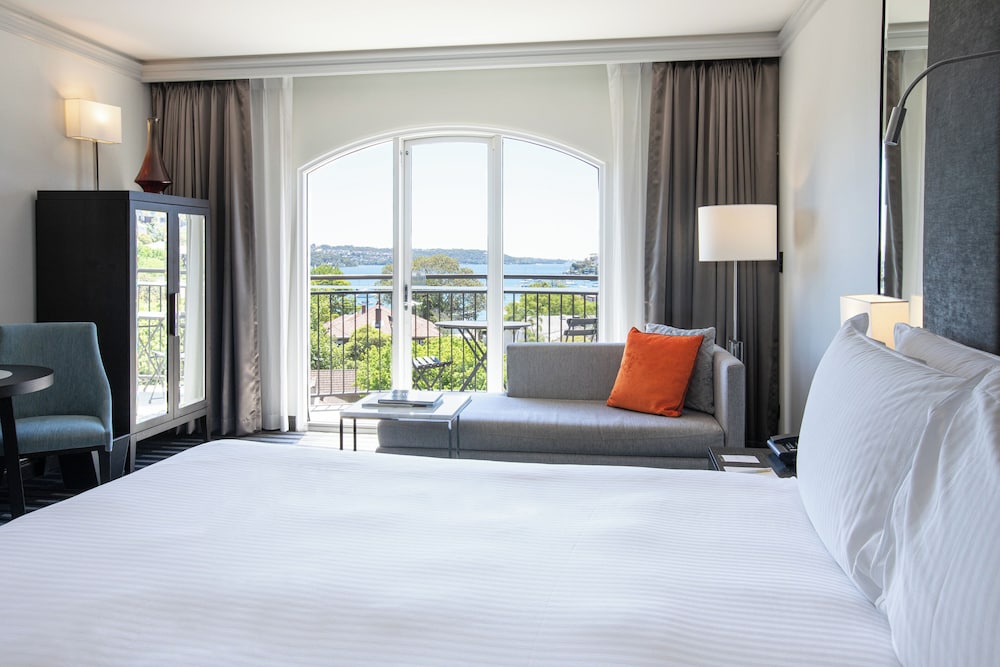 Classic, King Bed, Balcony, Bay Side