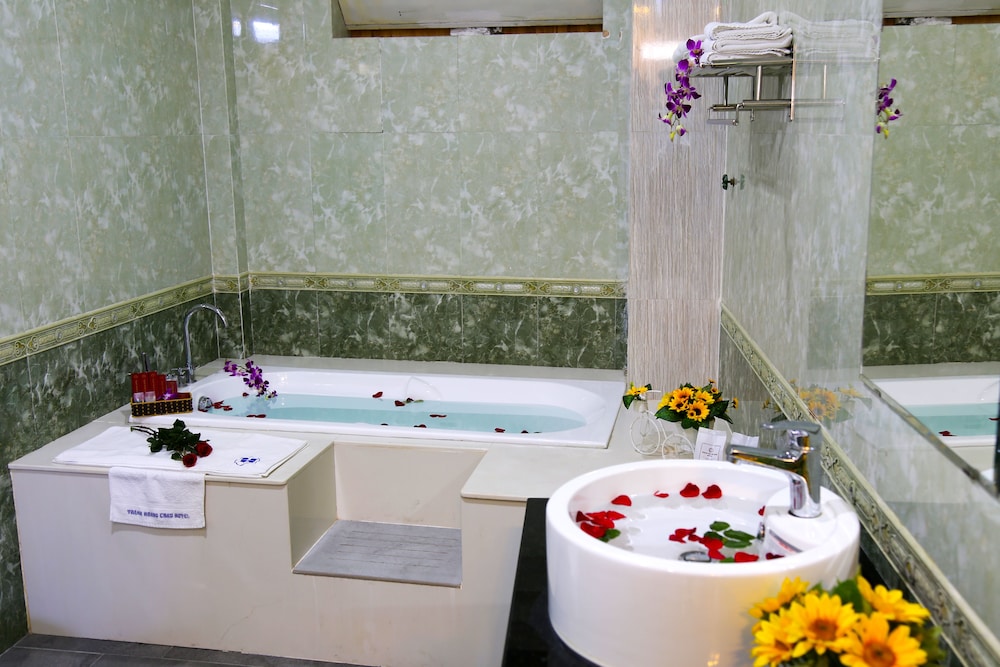 Thanh Hoang Chau Hotel 38/40