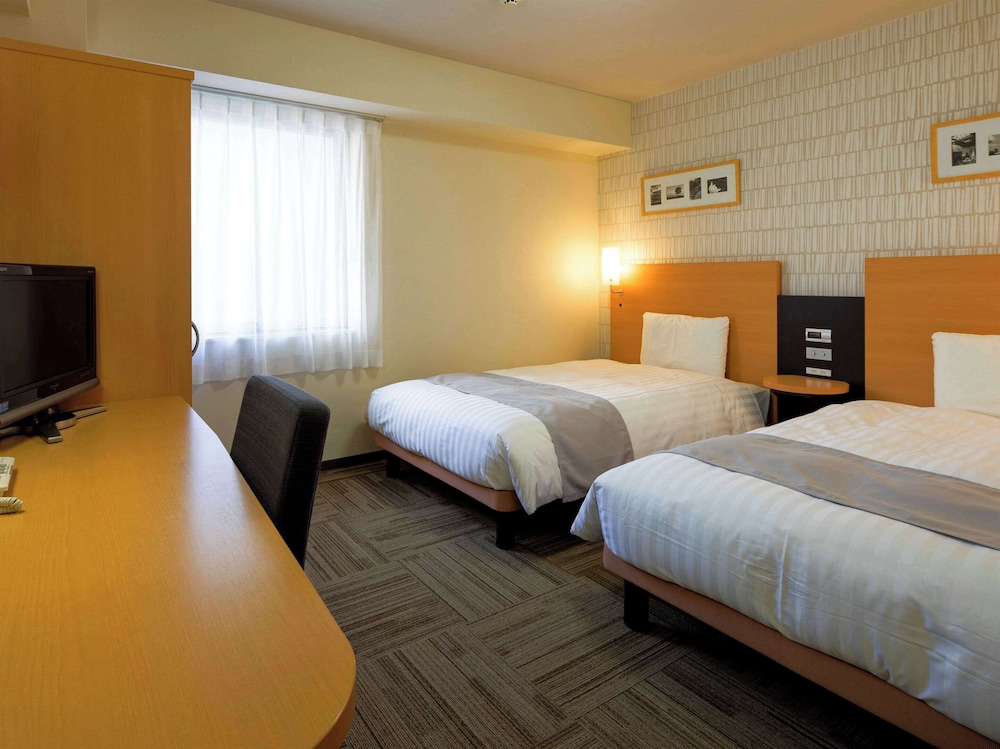 ROOM, TWIN BEDS
