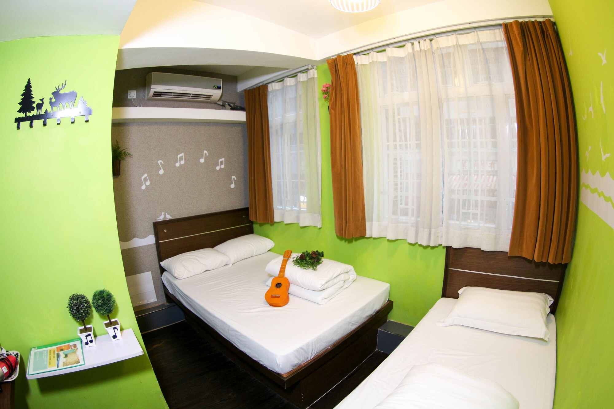 ROOM, TRIPLE