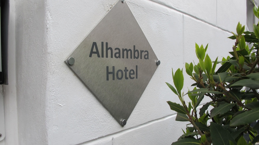 Alhambra Hotel 3/50
