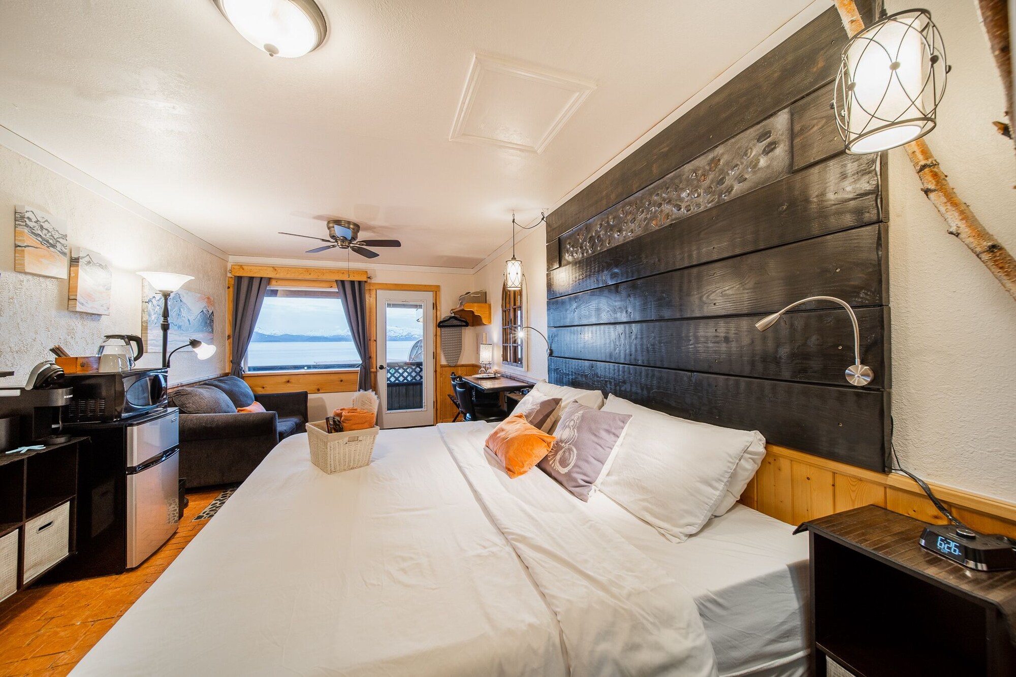 Deluxe, Studio, Suite, King Bed, Ocean Front, Sofa