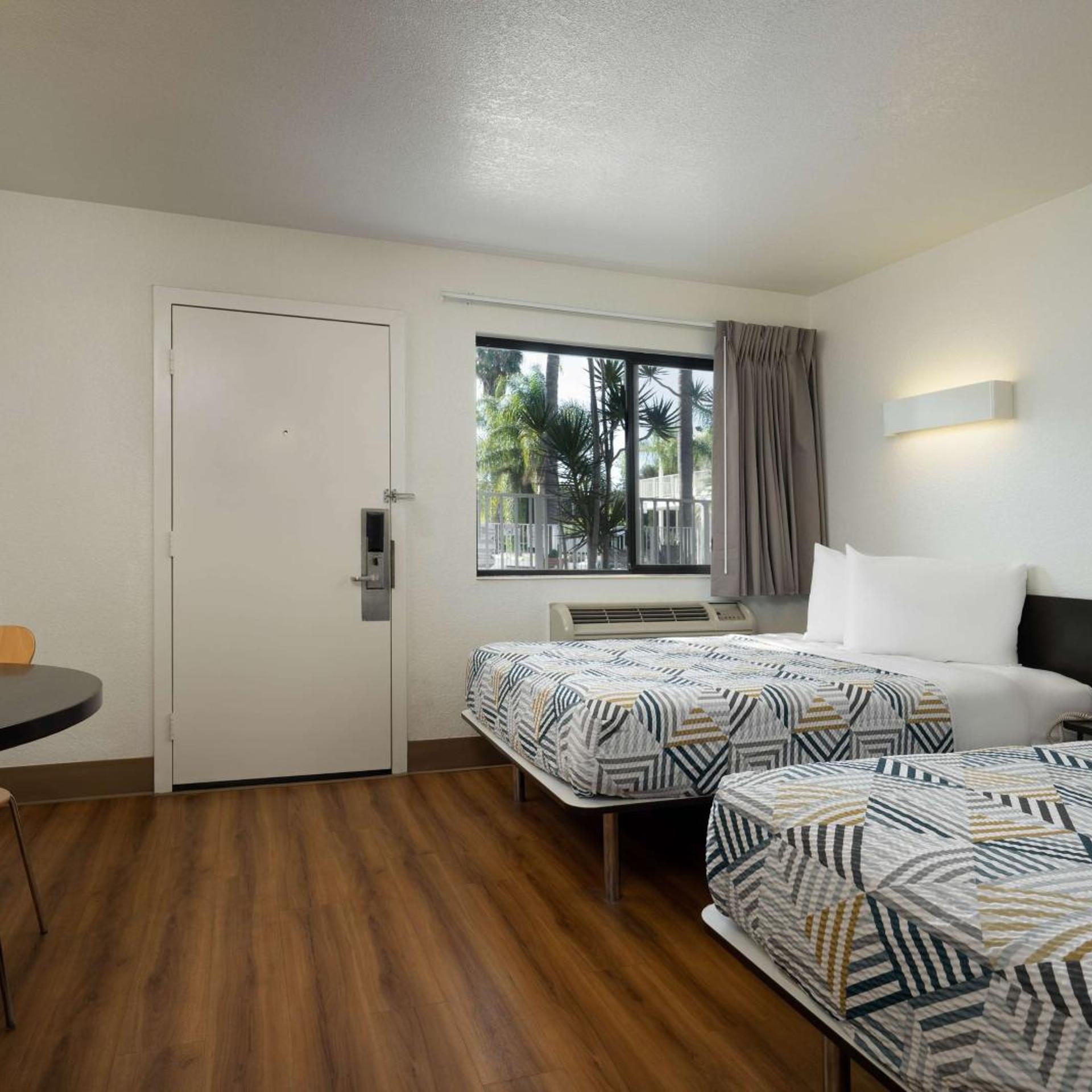 ROOM, QUADRUPLE