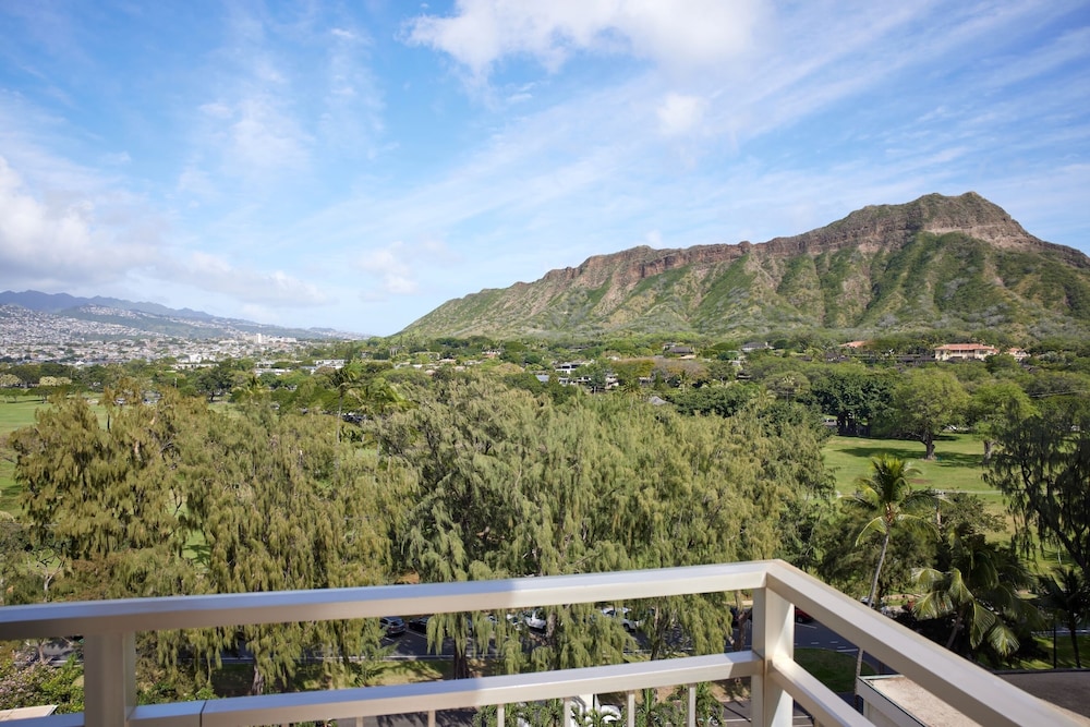 Kaimana Beach Hotel 43/50