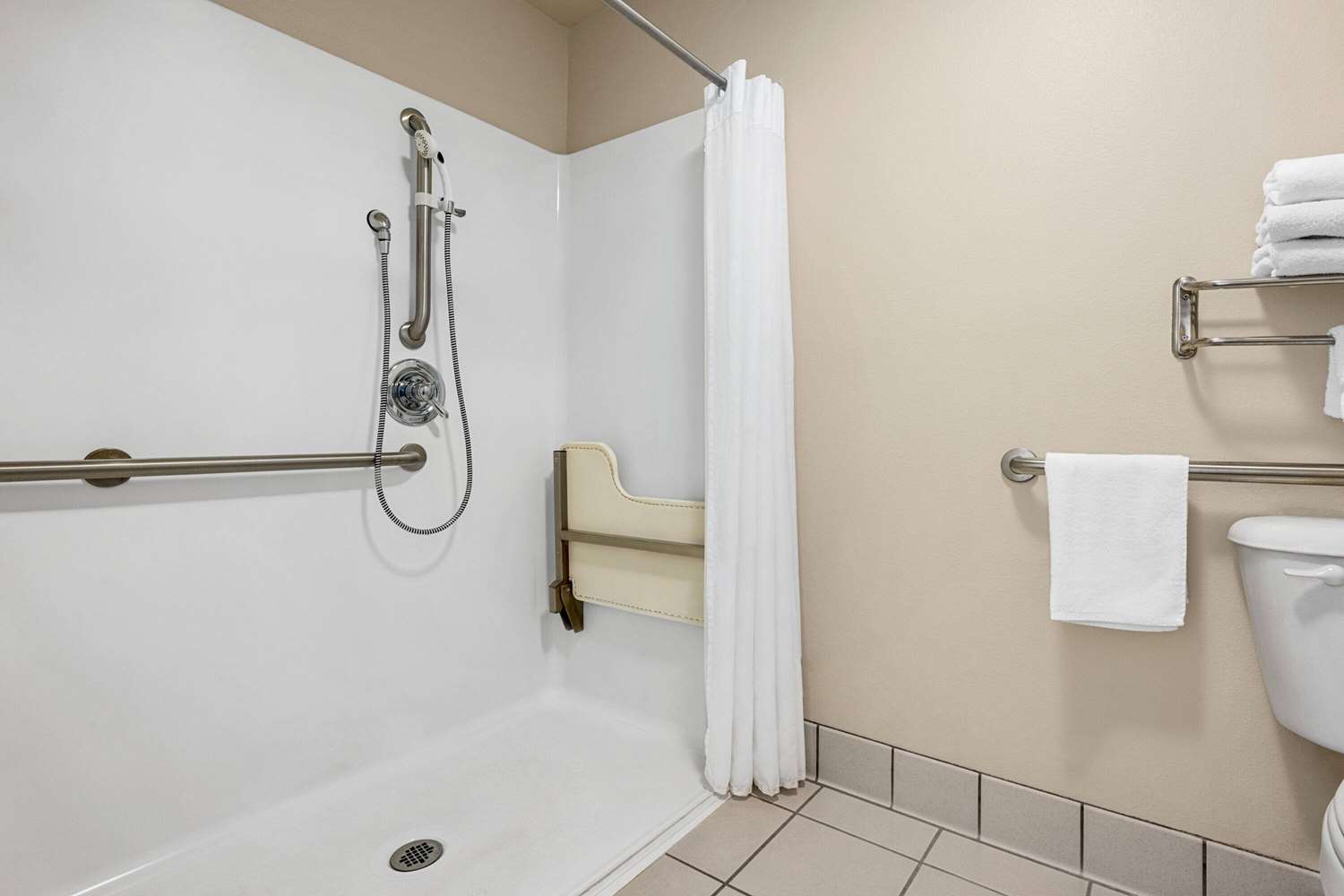 Baymont By Wyndham Fremont 28/31