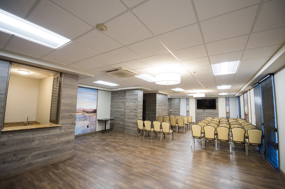 Holiday Inn Newark International Airport An Ihg Hotel 18/84